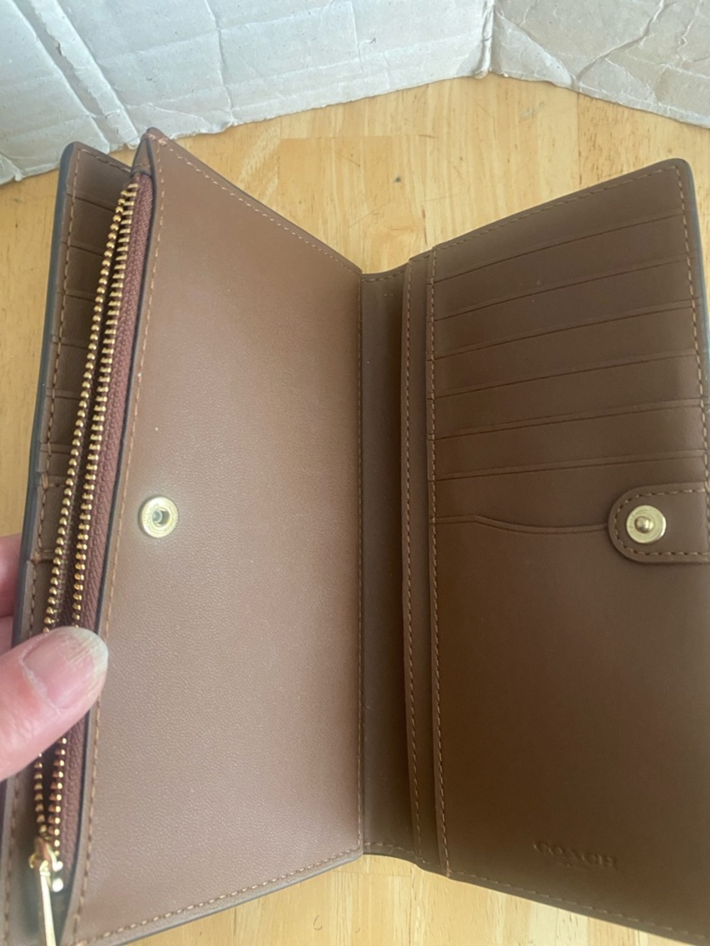 Coach Brown Signature Continental Wallet w Gold Logo & center zipper area EUC - Picture 8 of 15